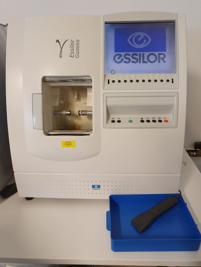 Essilor Randbearbeitungs- maschine / Schleifautomat