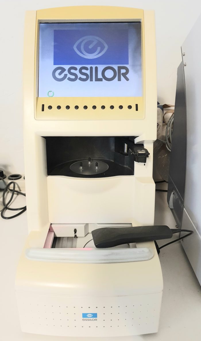 Essilor Randbearbeitungs- maschine / Schleifautomat – Bild 2